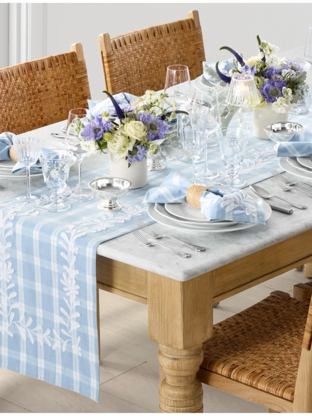 🩵Williams Sonoma Embroidered Gingham Table Runner🦋